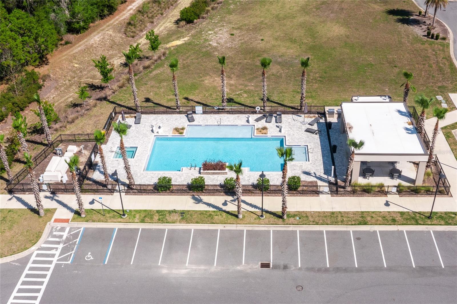 Listing photo id 75 for 5016 34th Place