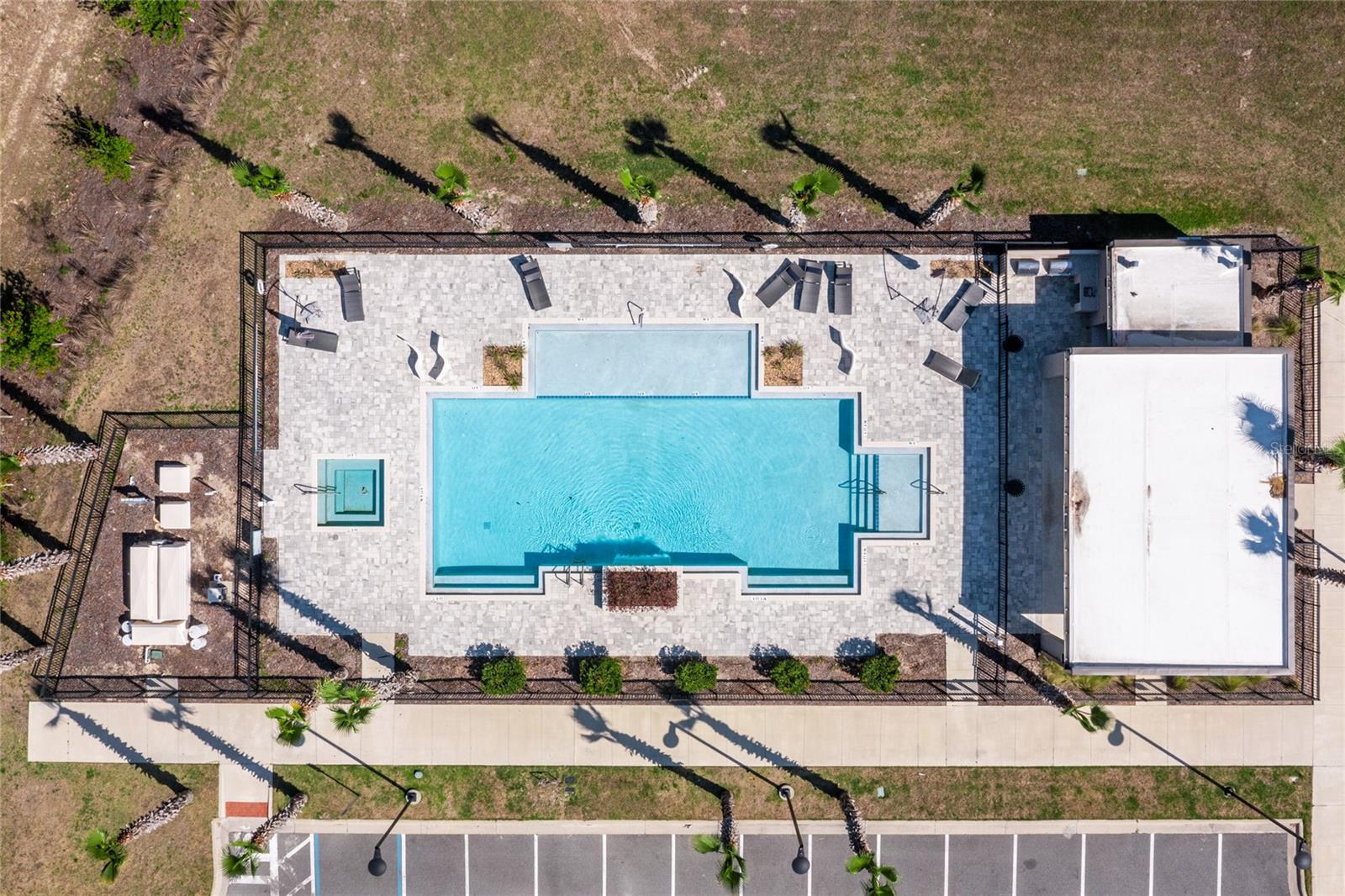 Listing photo id 76 for 5016 34th Place