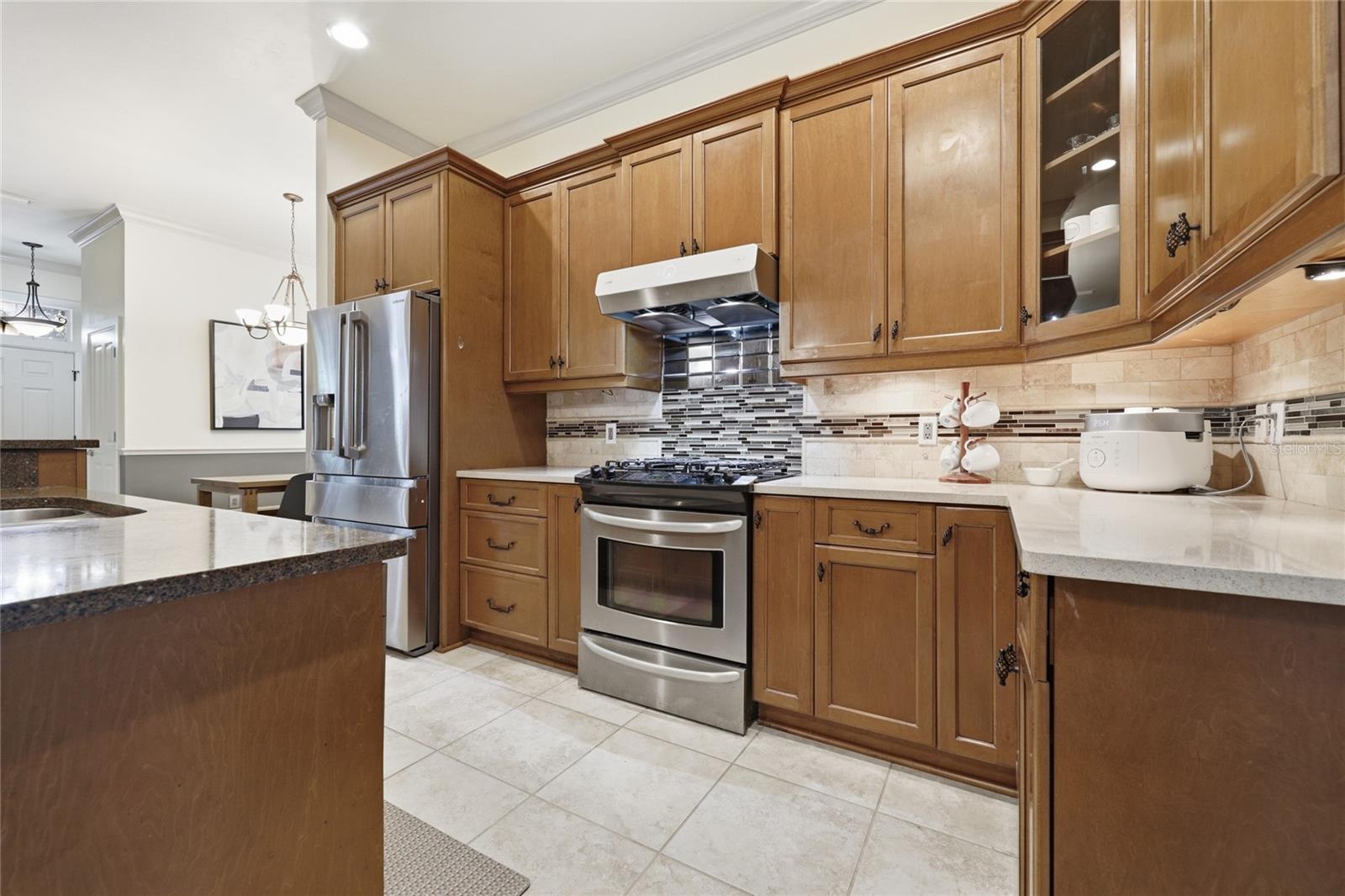 Image 11 of 79 For 9255 29 Avenue