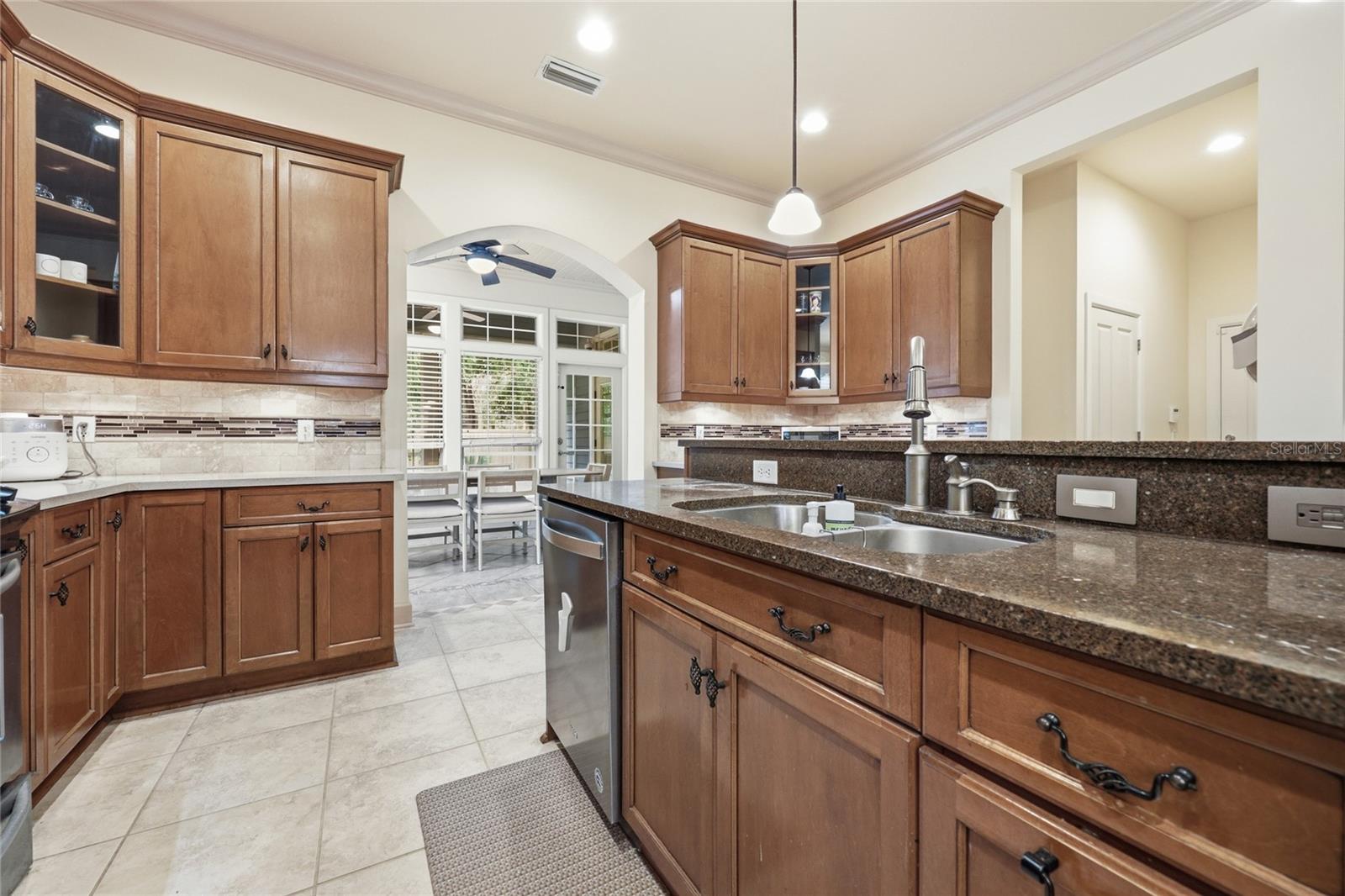 Image 15 of 79 For 9255 29 Avenue