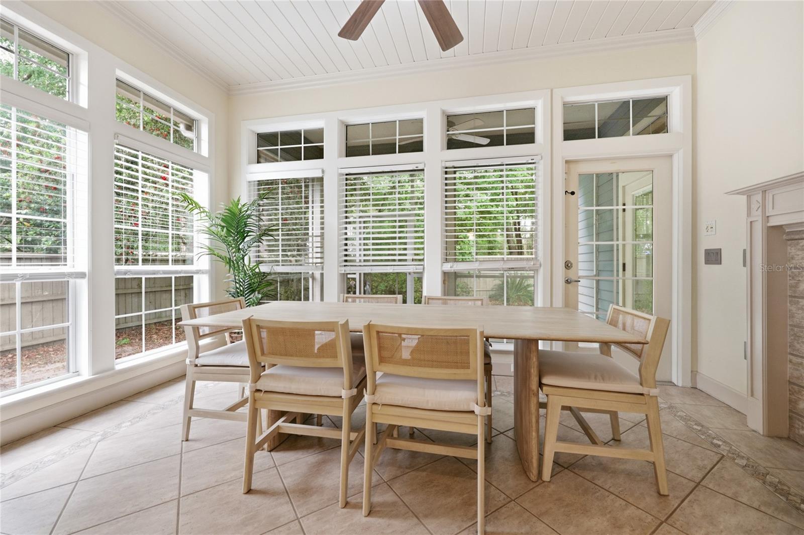 Image 21 of 79 For 9255 29 Avenue