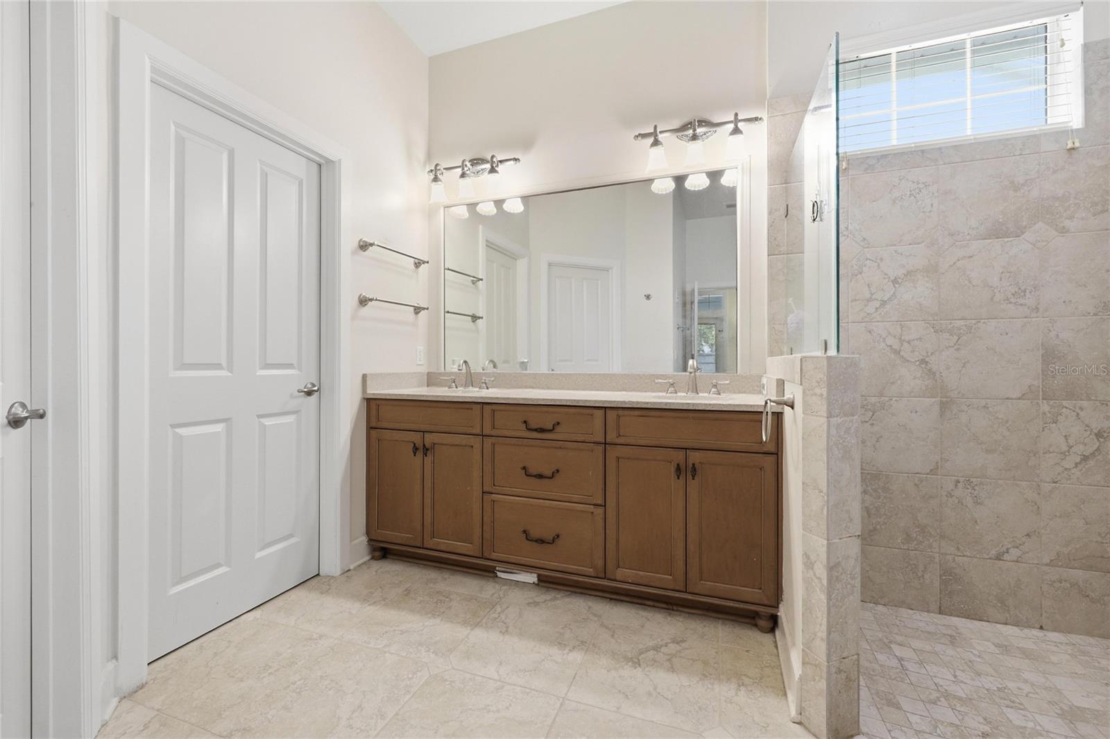 Image 31 of 79 For 9255 29 Avenue