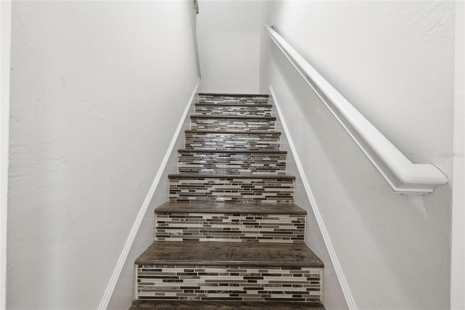 Image 35 of 79 For 9255 29 Avenue