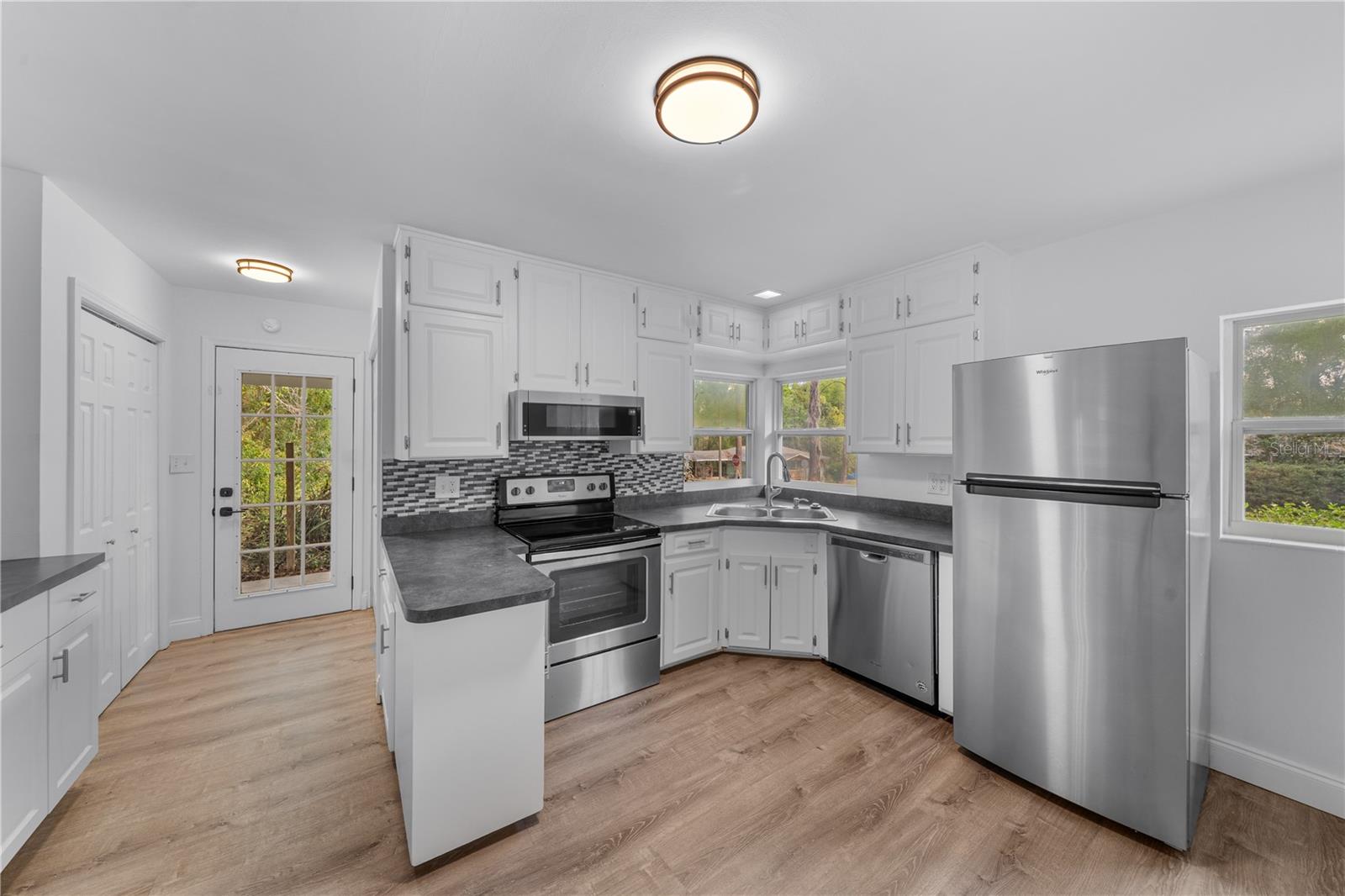 Image 8 of 68 For 14618 146 Terrace