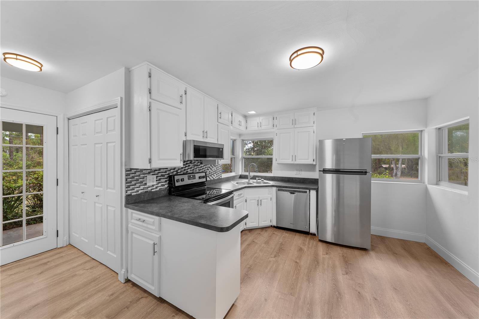 Image 9 of 68 For 14618 146 Terrace