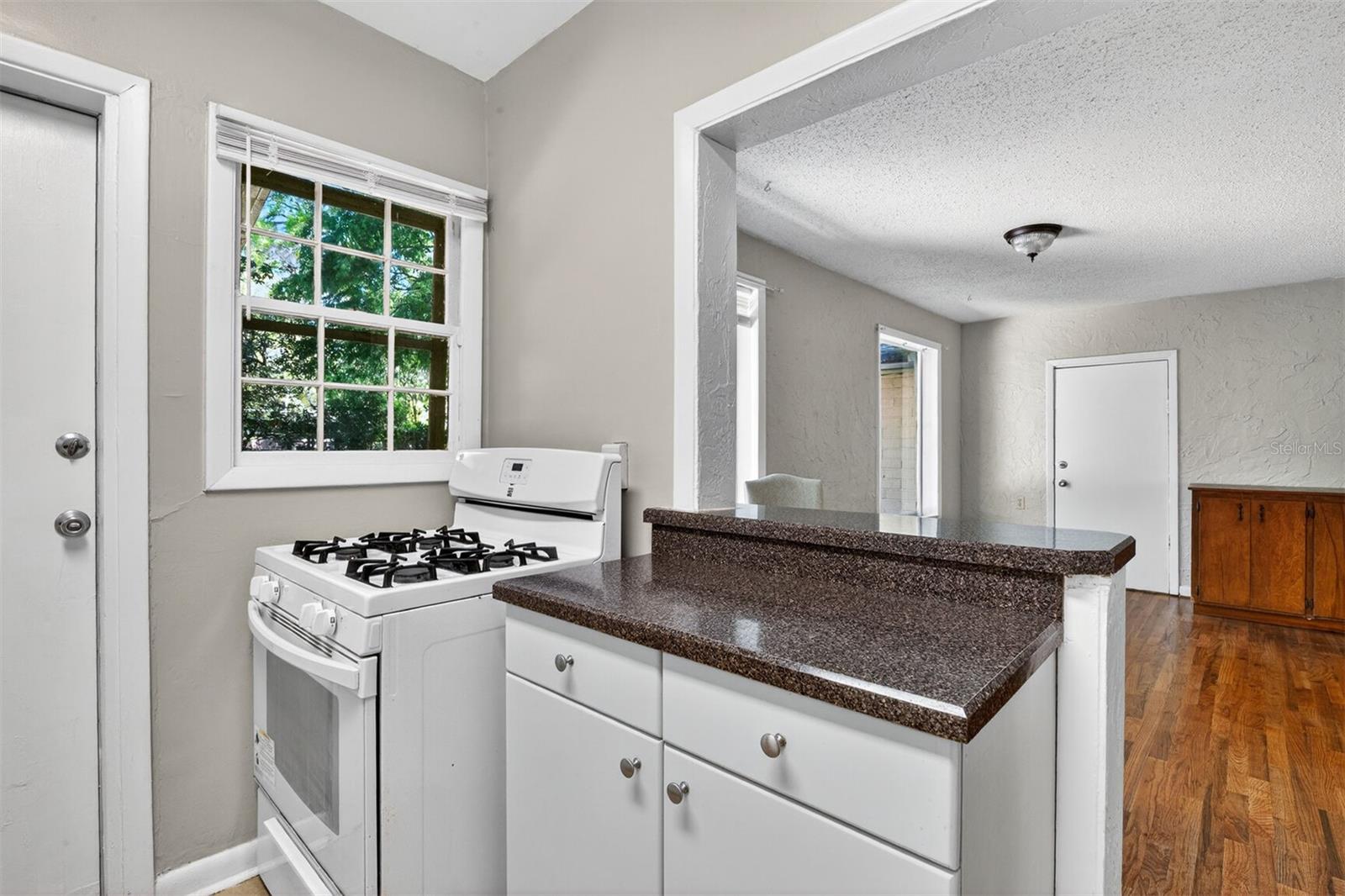 Image 9 of 24 For 914 11th Avenue