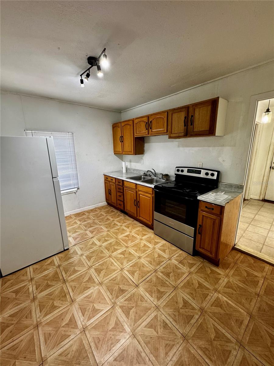 Image 4 of 5 For 15514 142nd Terrace