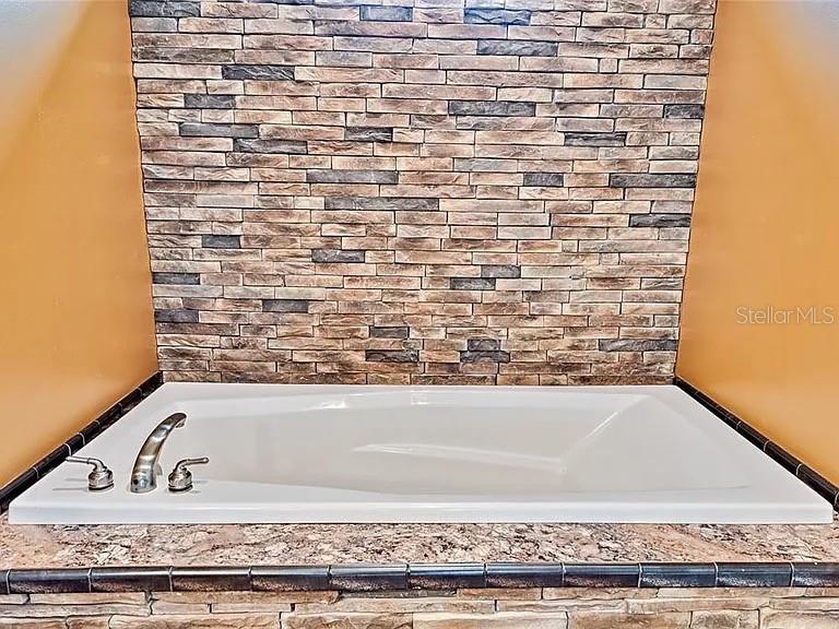 Image 8 of 13 For 10531 93rd Lane