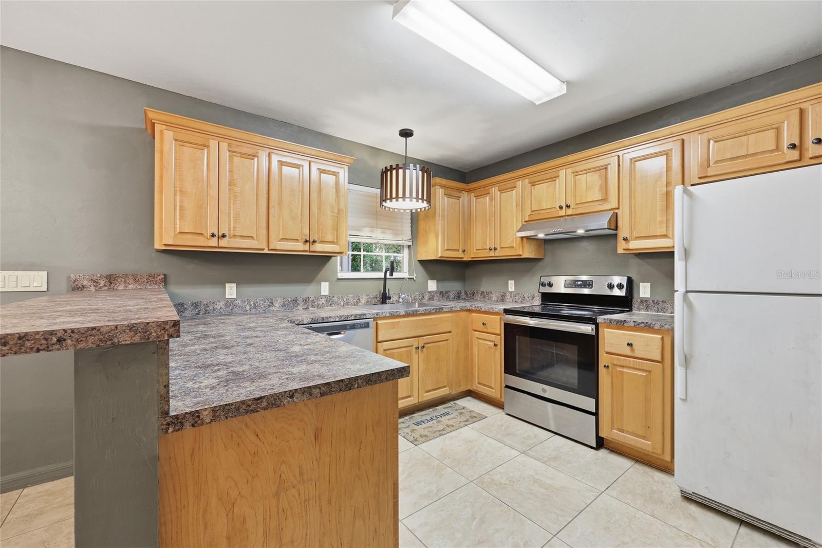 Image 10 of 31 For 347 Ashley Street