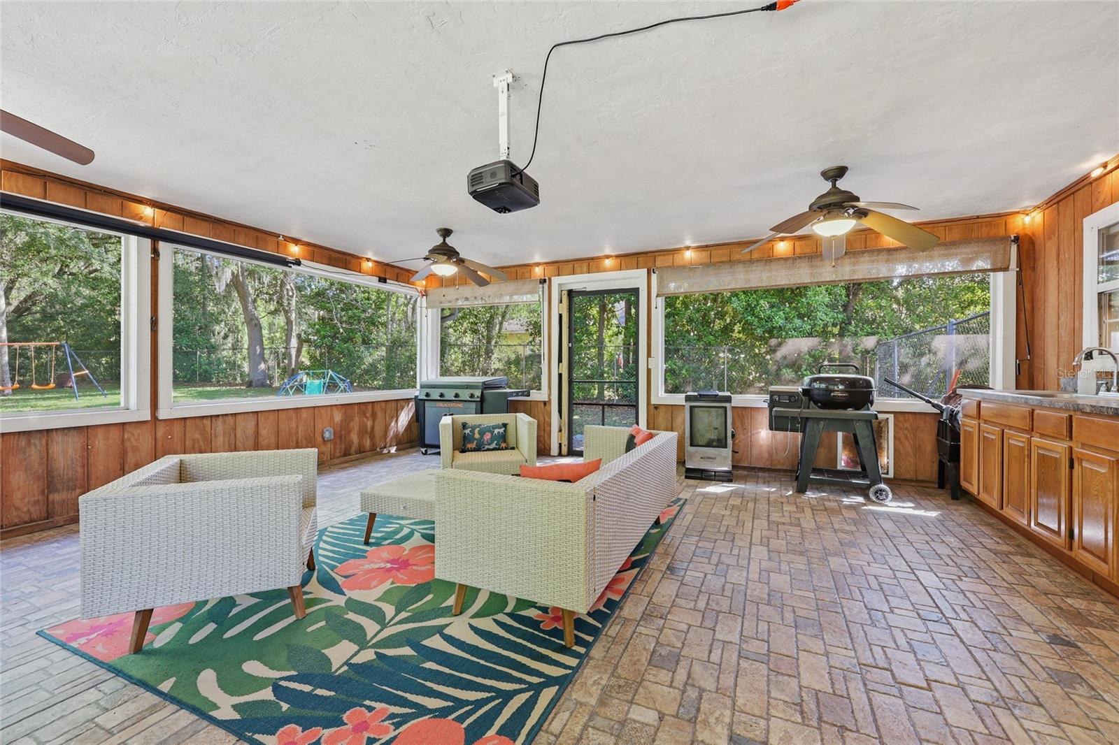 Image 22 of 31 For 347 Ashley Street