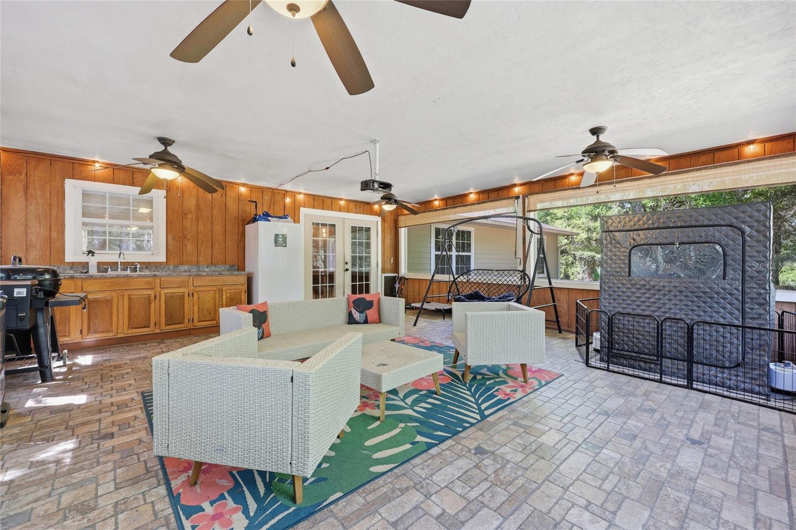 Image 23 of 31 For 347 Ashley Street