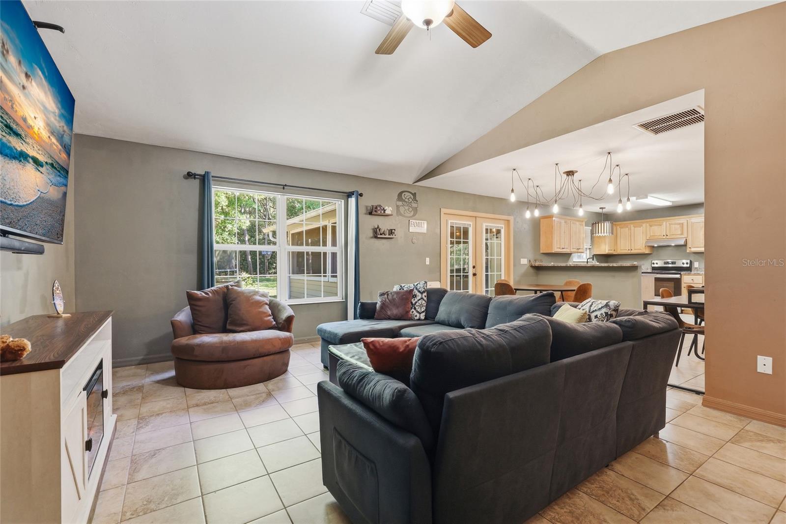 Image 6 of 31 For 347 Ashley Street