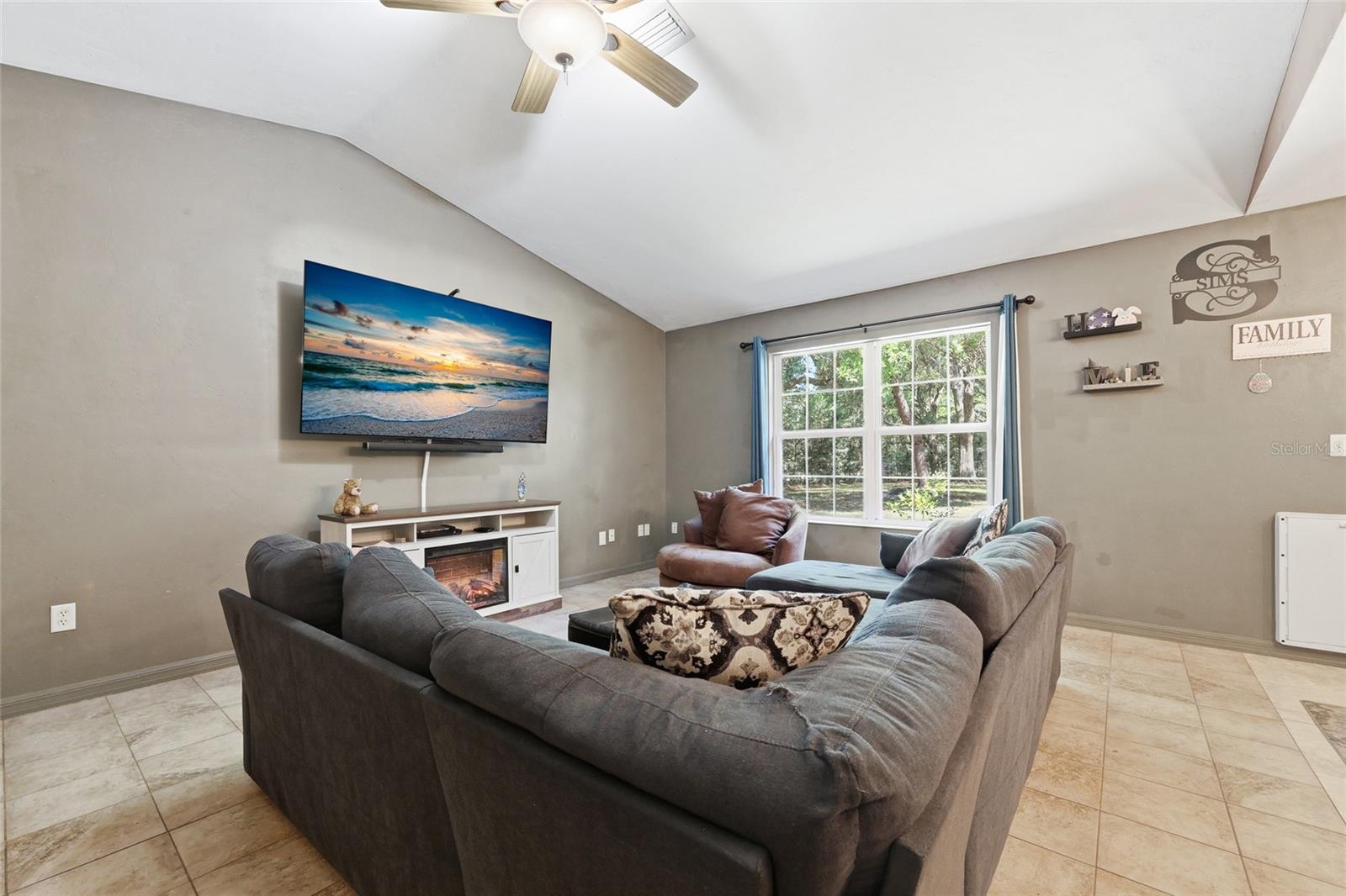 Image 7 of 31 For 347 Ashley Street