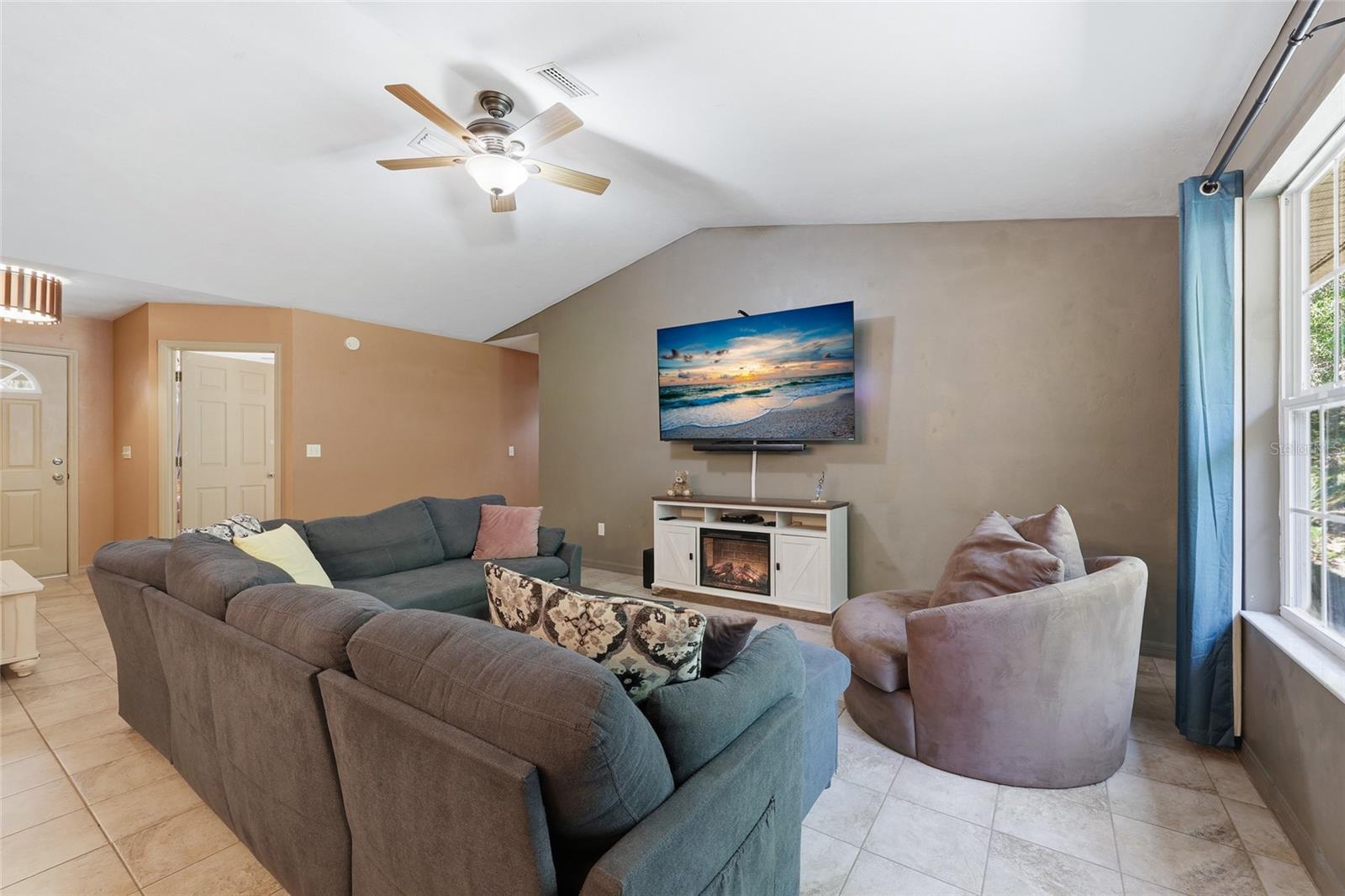 Image 8 of 31 For 347 Ashley Street