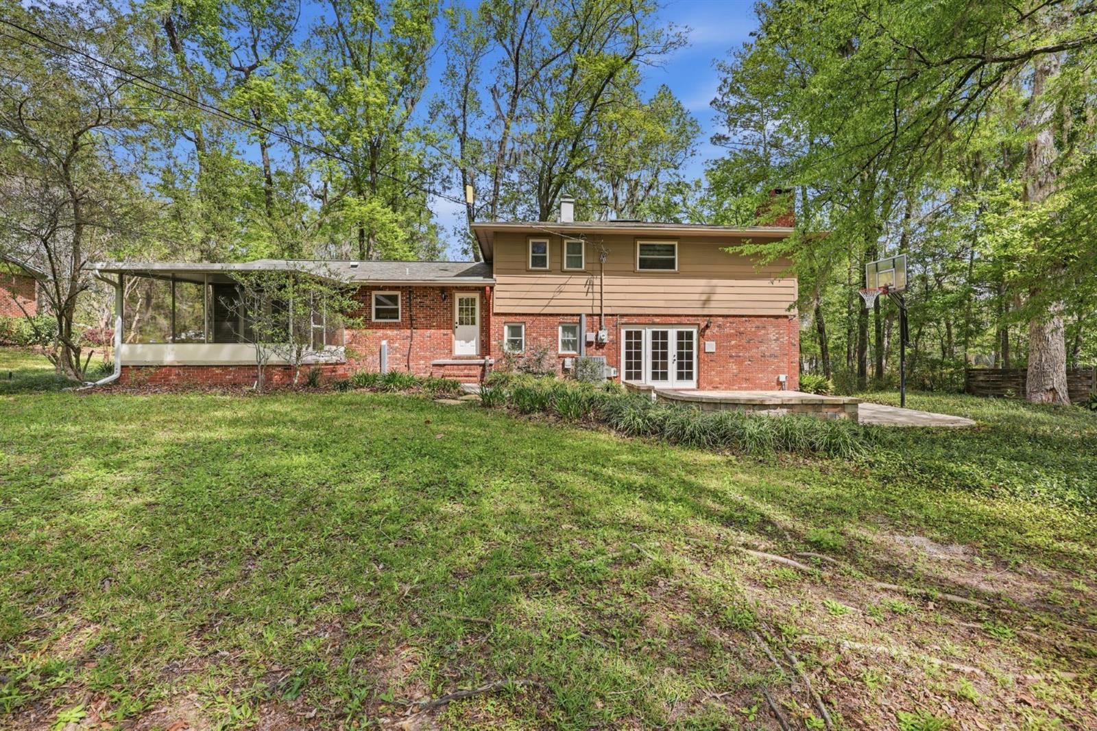 Image 36 of 42 For 9235 11th Place