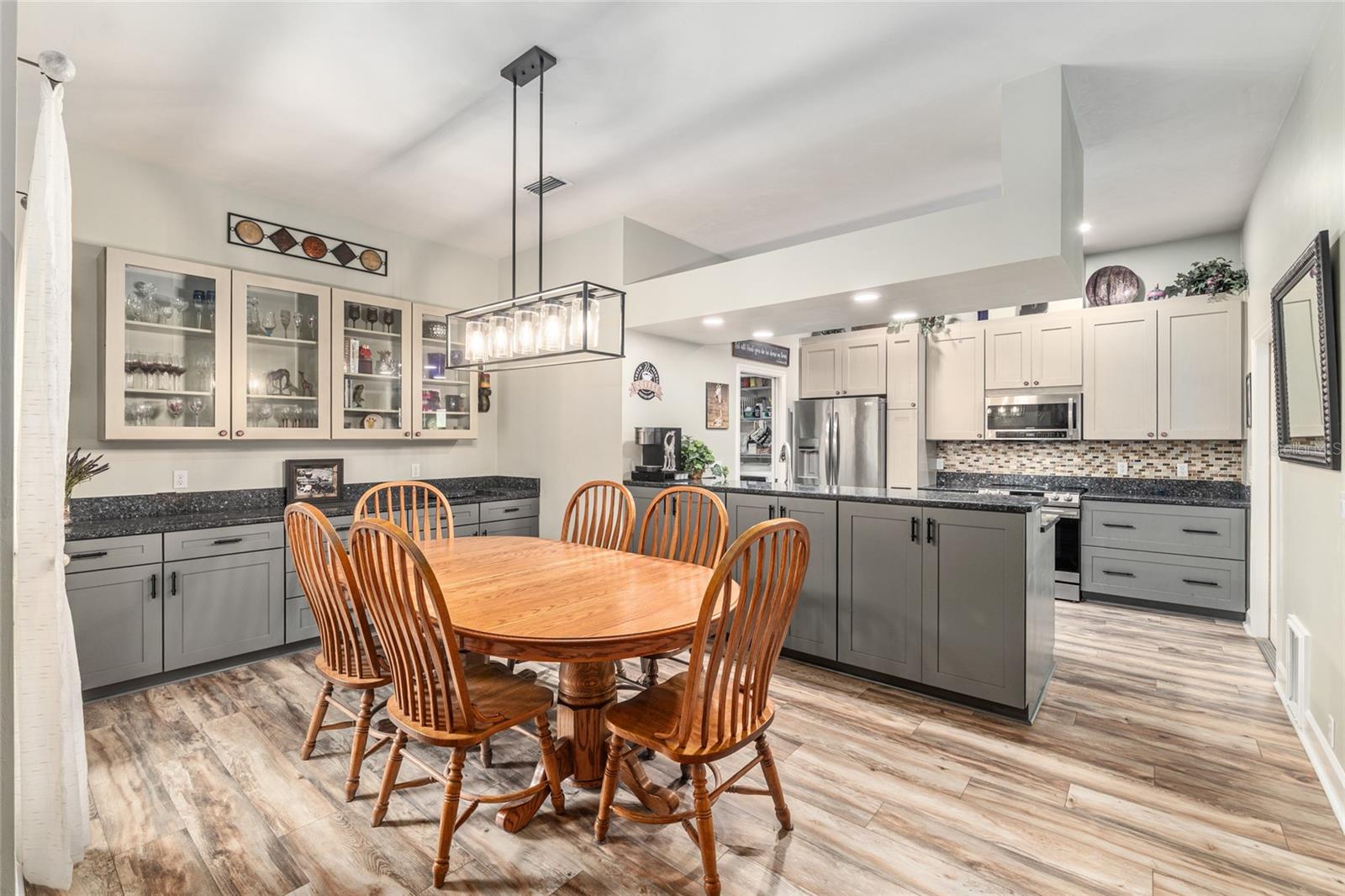 Image 11 of 73 For 91 48th Boulevard 13