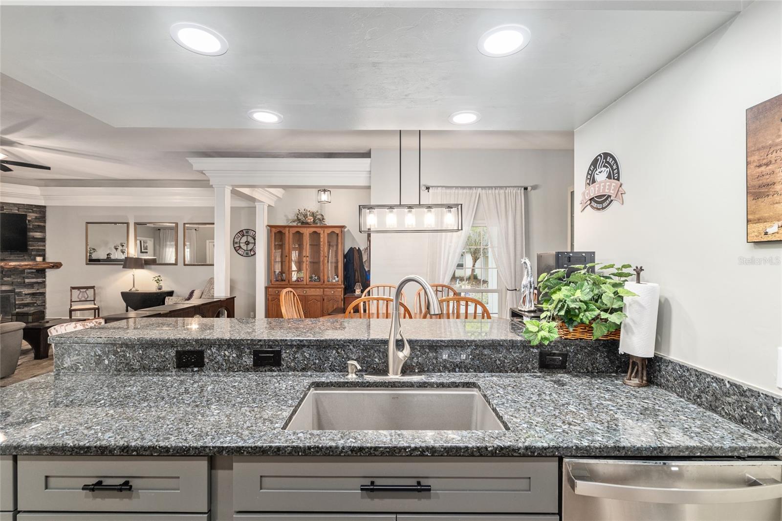 Image 19 of 73 For 91 48th Boulevard 13