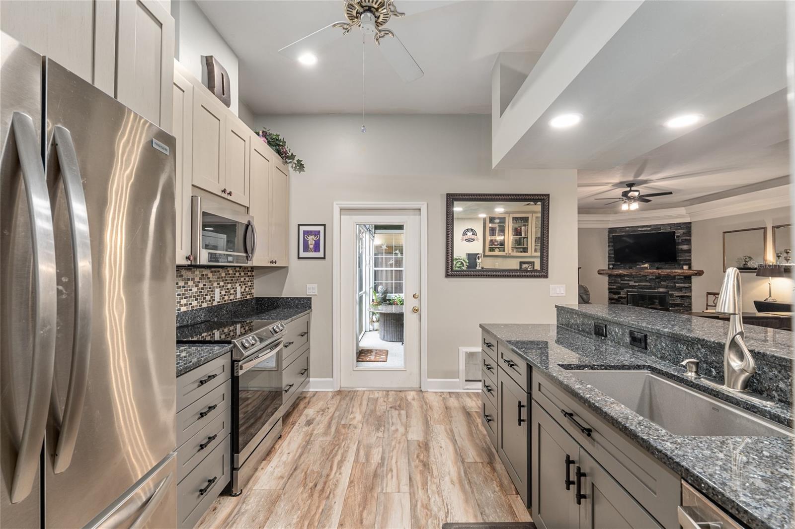 Image 20 of 73 For 91 48th Boulevard 13