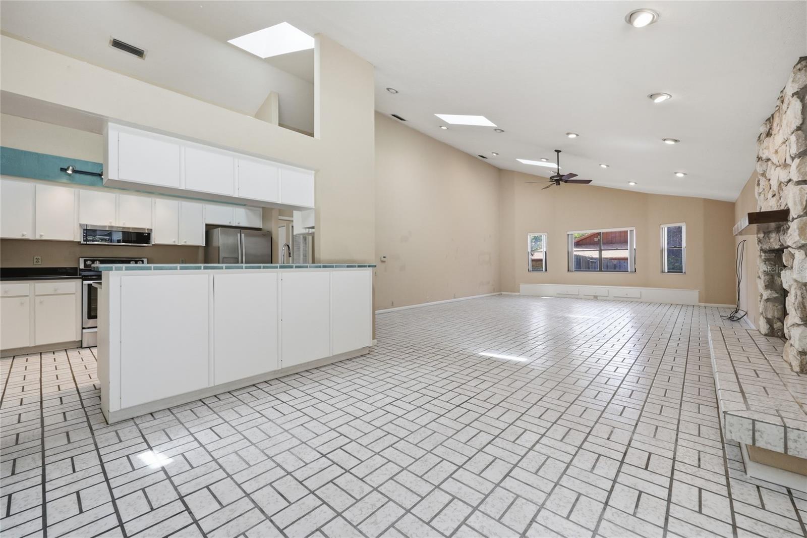 Image 19 of 73 For 2408 14th Place