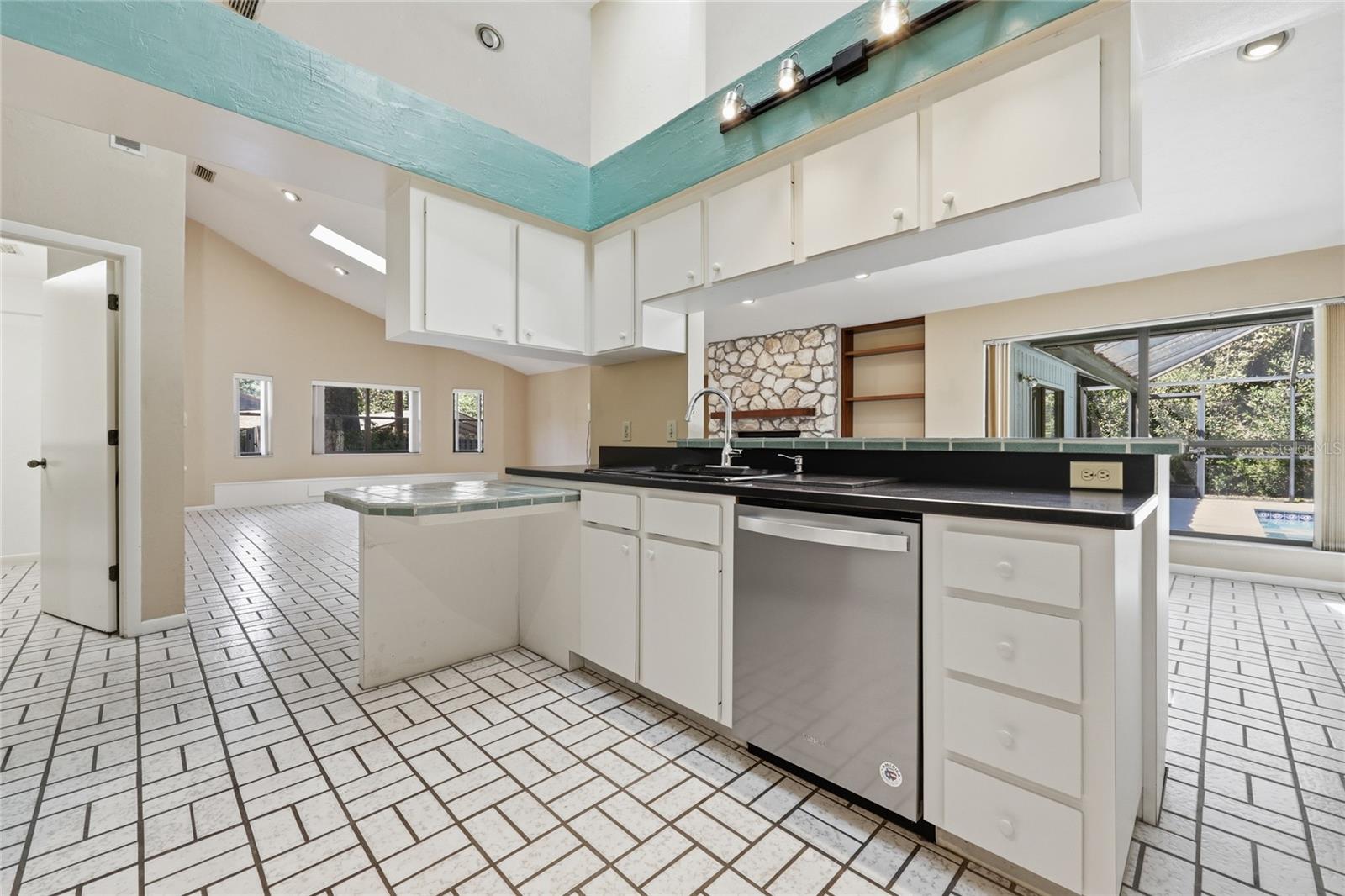 Image 21 of 73 For 2408 14th Place