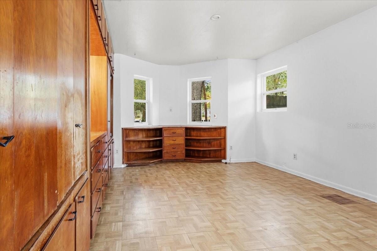 Image 11 of 39 For 779 37th Street