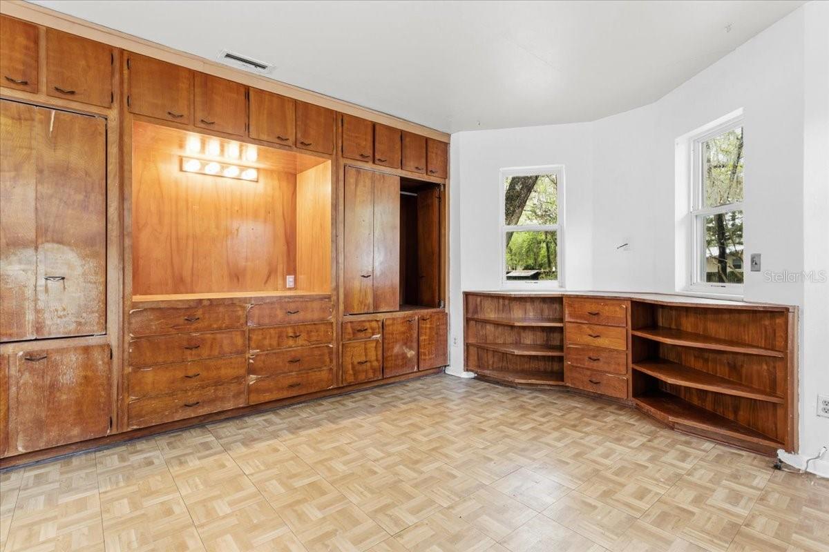 Image 12 of 39 For 779 37th Street