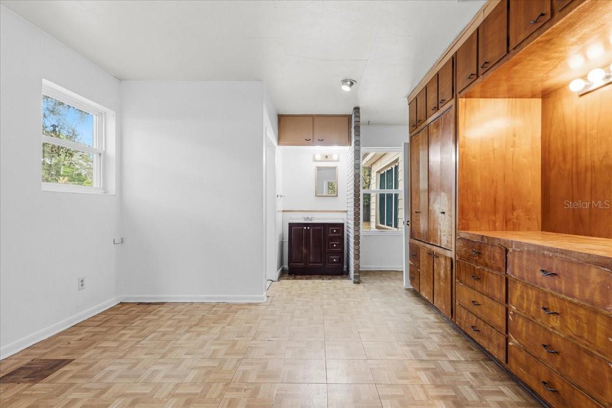 Image 13 of 39 For 779 37th Street