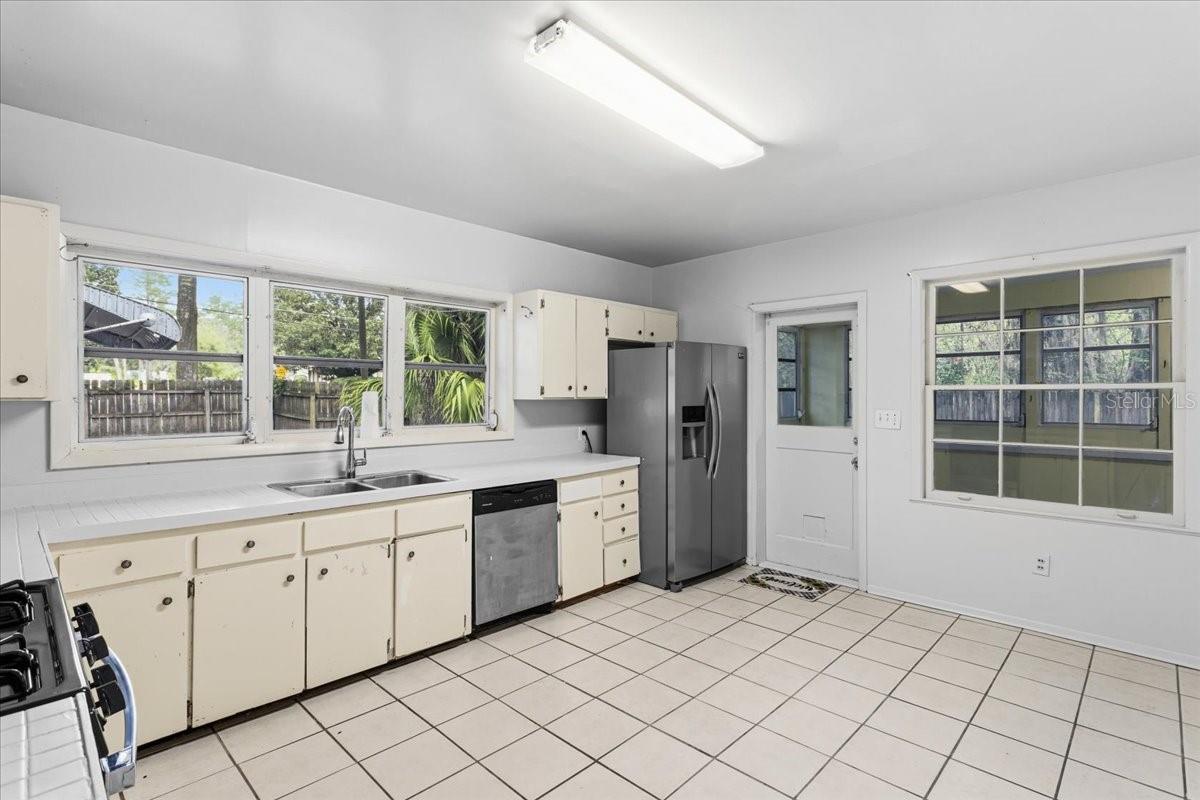 Image 16 of 39 For 779 37th Street