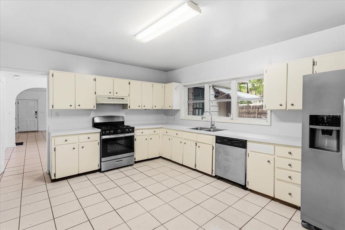 Image 17 of 39 For 779 37th Street