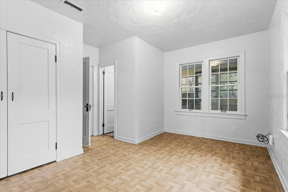 Image 21 of 39 For 779 37th Street