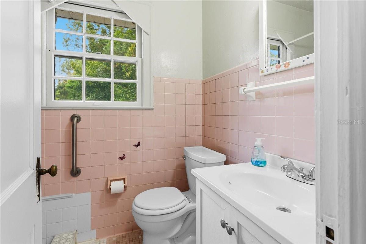 Image 25 of 39 For 779 37th Street