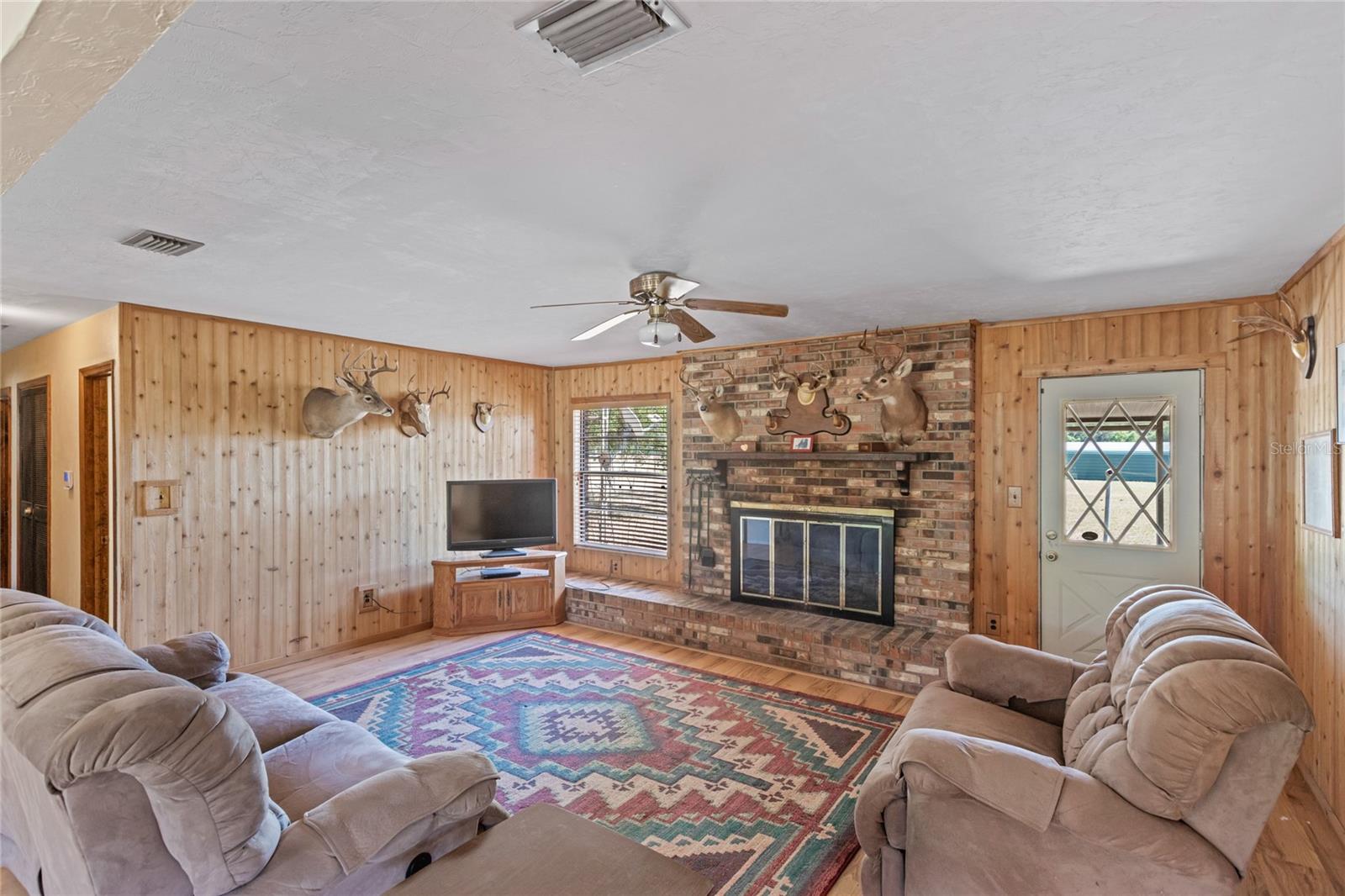 Listing photo id 13 for 13296 County Road 231