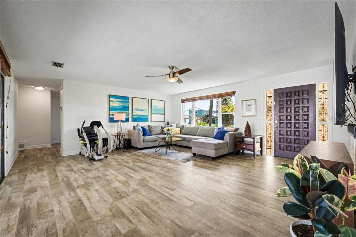 Image 3 of 77 For 124 Anchor Drive