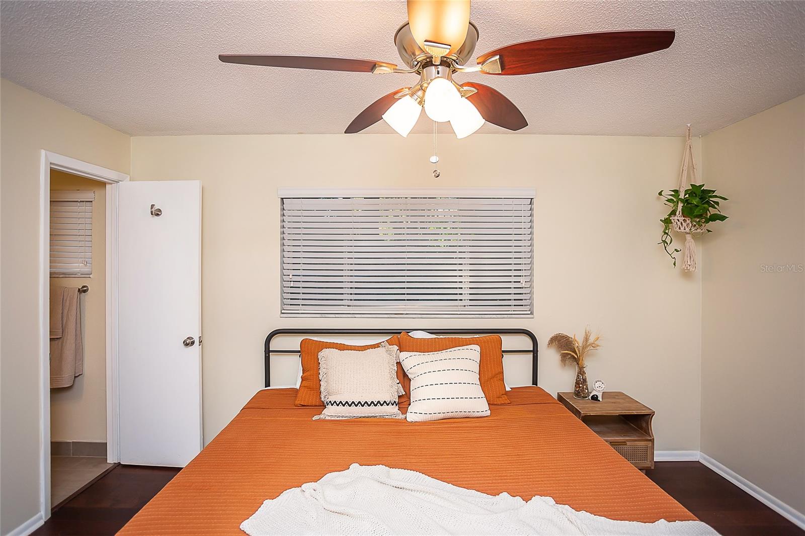 Image 14 of 25 For 734 38th Street