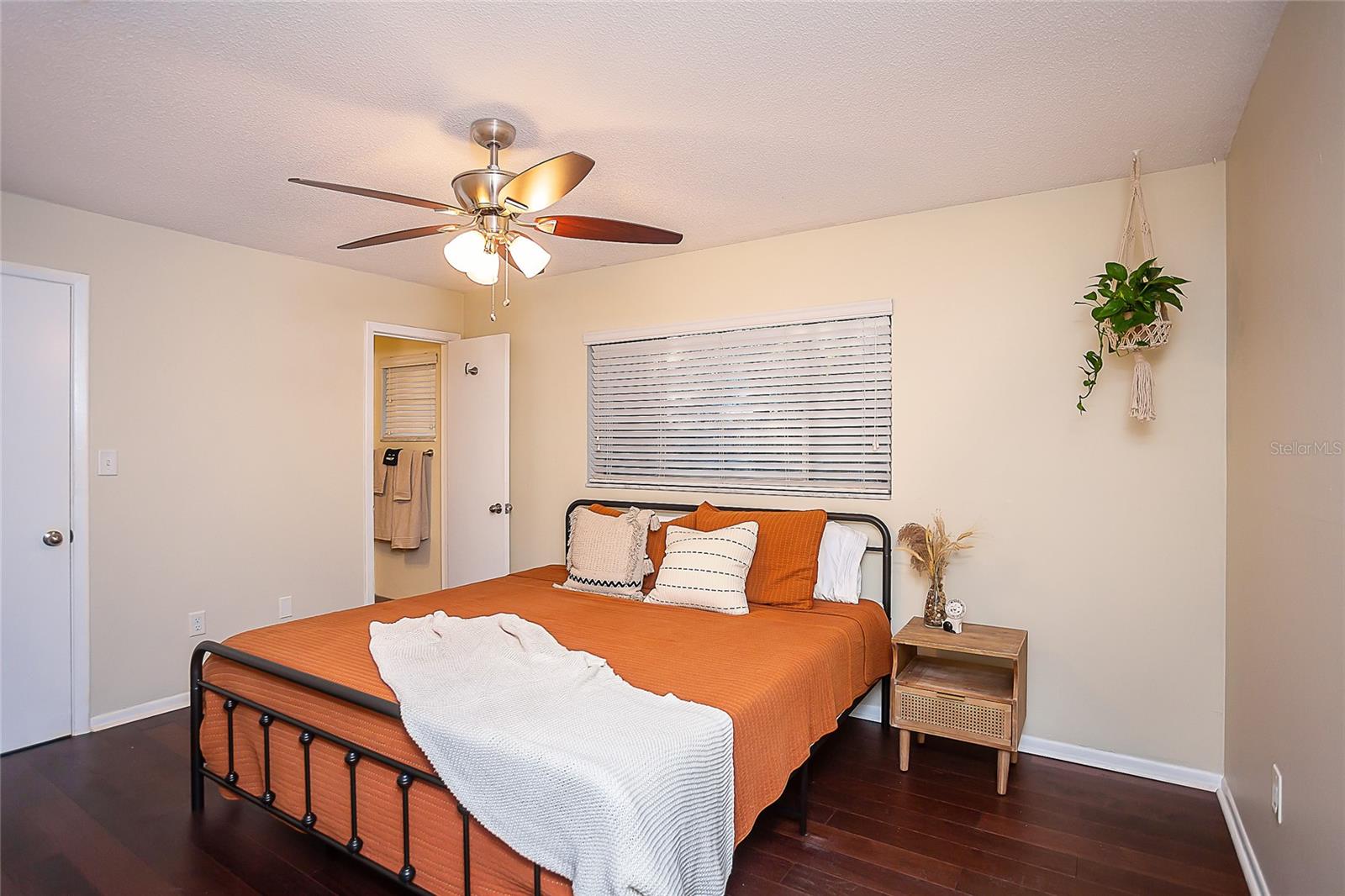 Image 15 of 25 For 734 38th Street