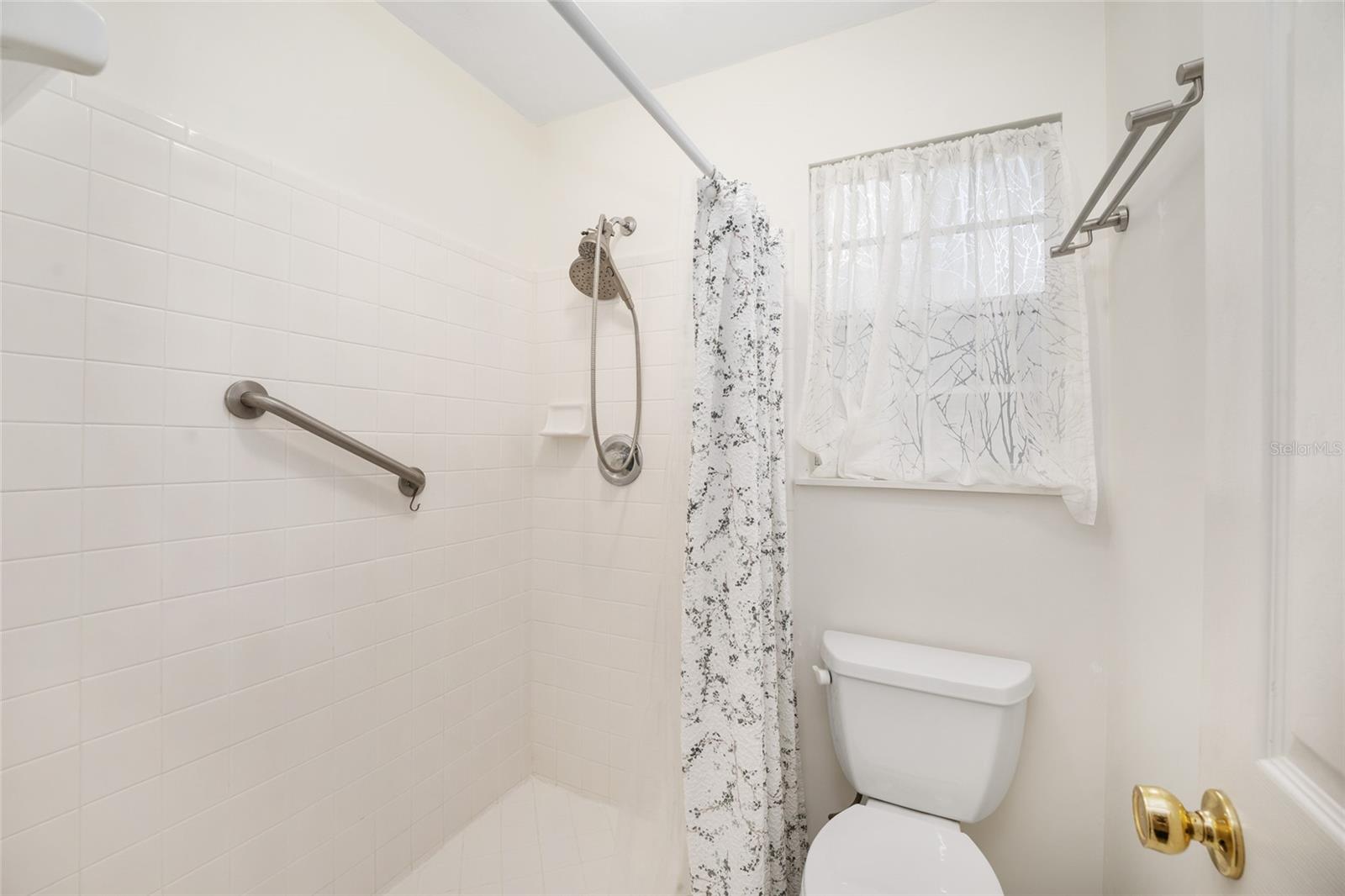 Image 18 of 39 For 1047 41st Drive