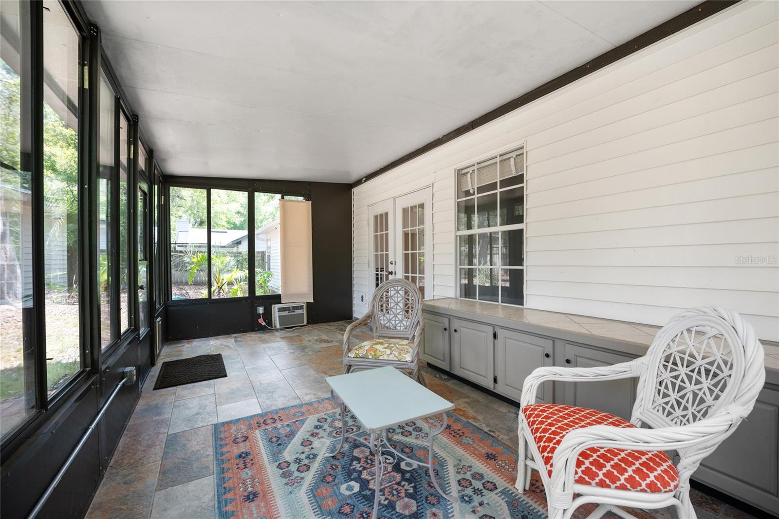 Image 22 of 39 For 1047 41st Drive