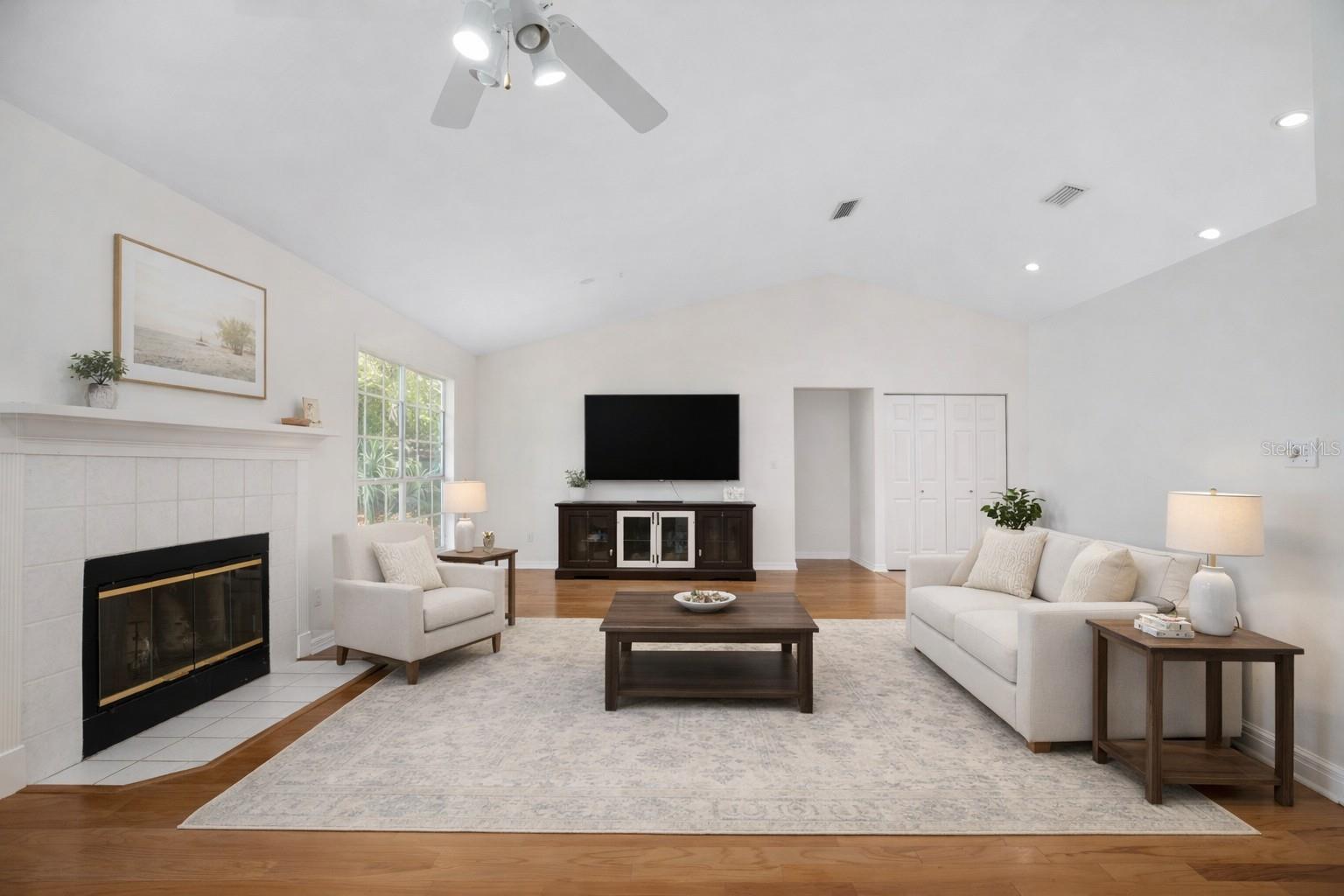 Image 5 of 39 For 1047 41st Drive