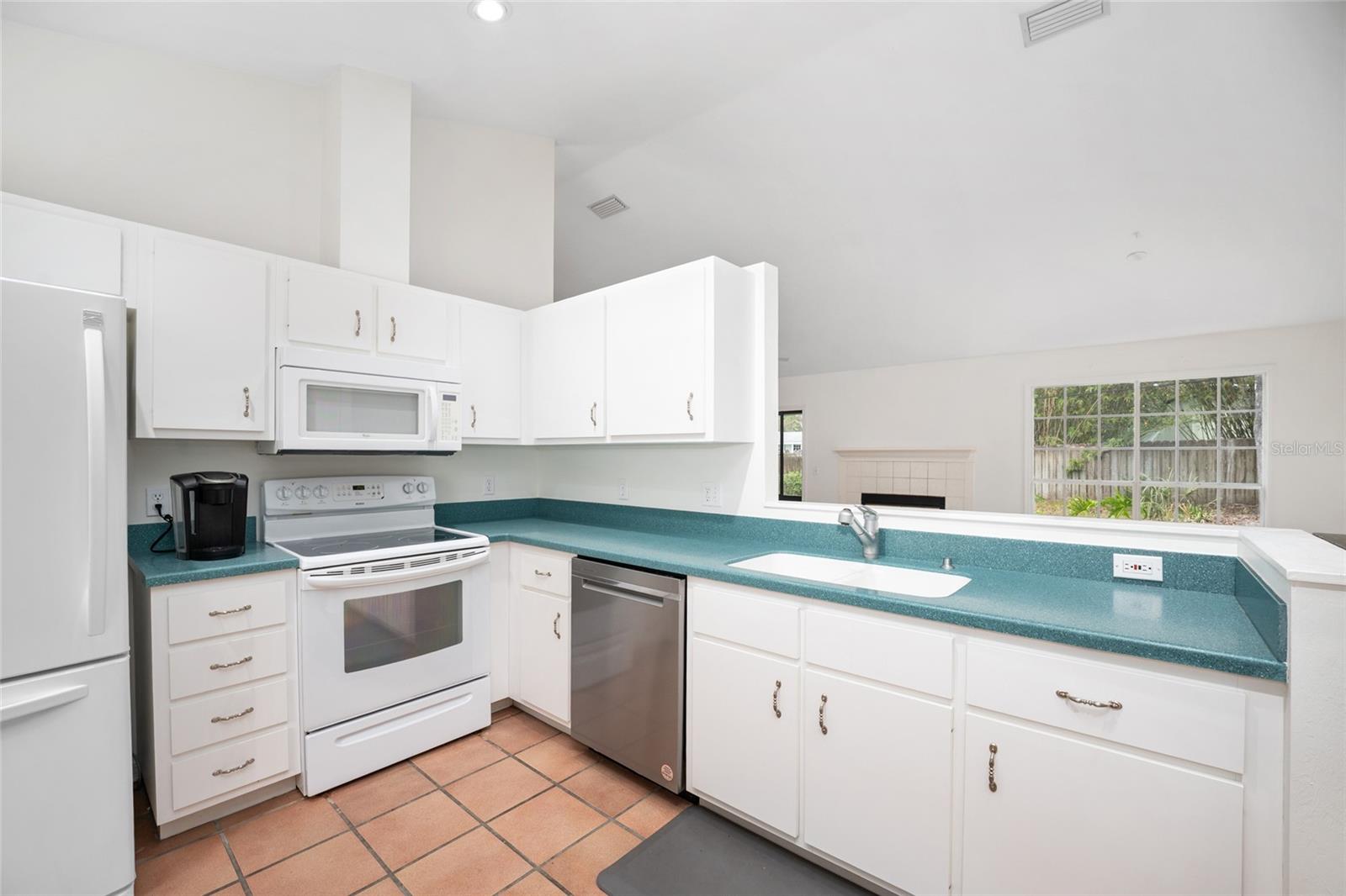 Image 8 of 39 For 1047 41st Drive