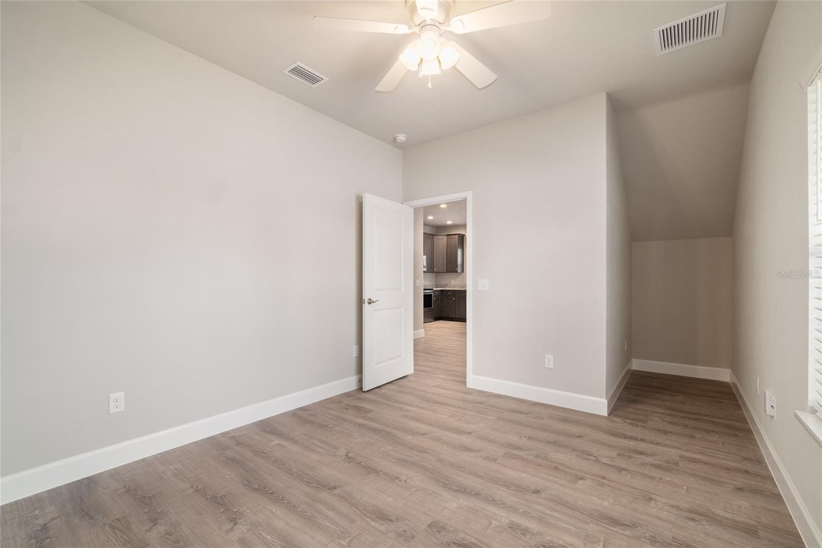 Image 16 of 28 For 622 3rd Avenue 5