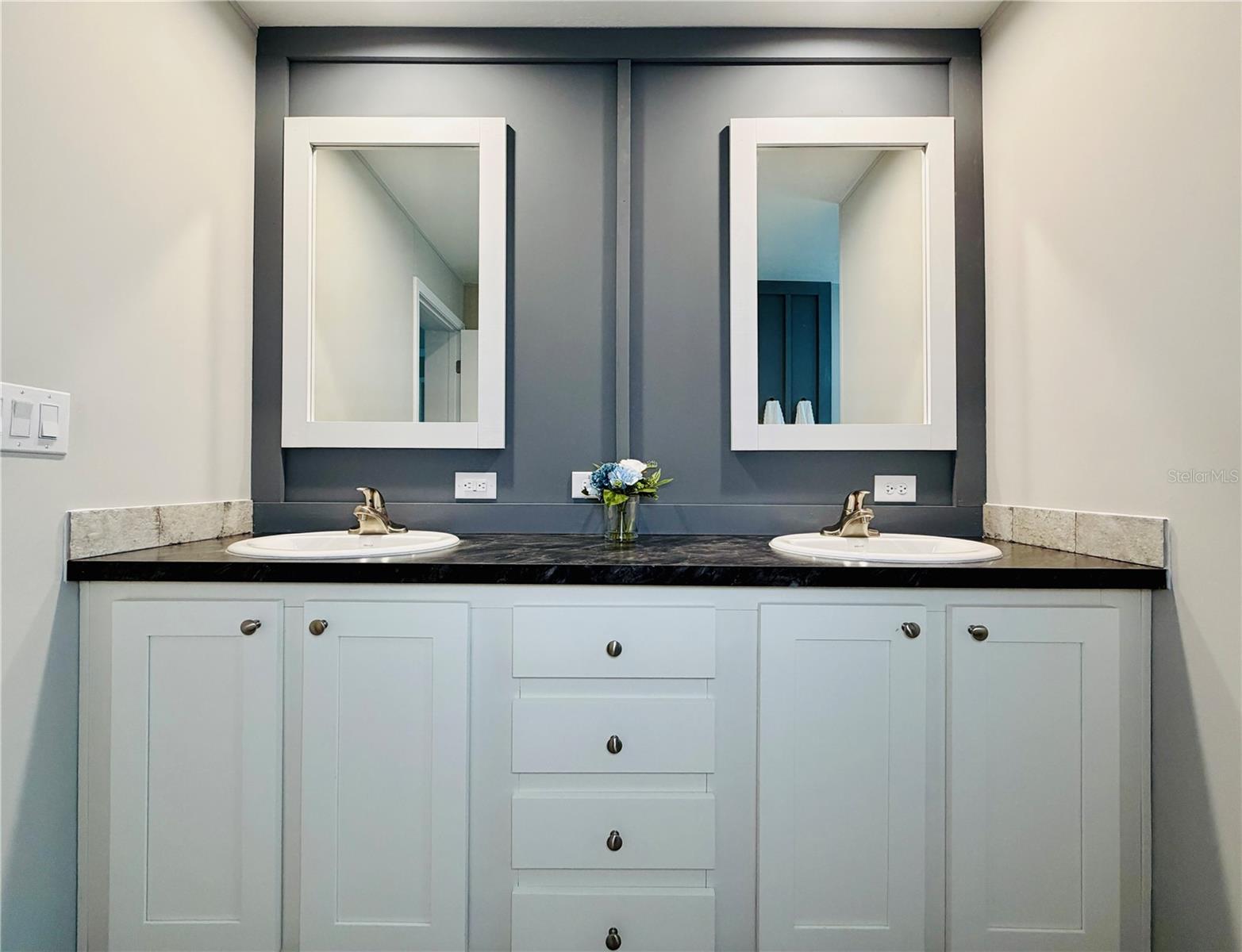 Image 22 of 63 For 10350 Deer Run