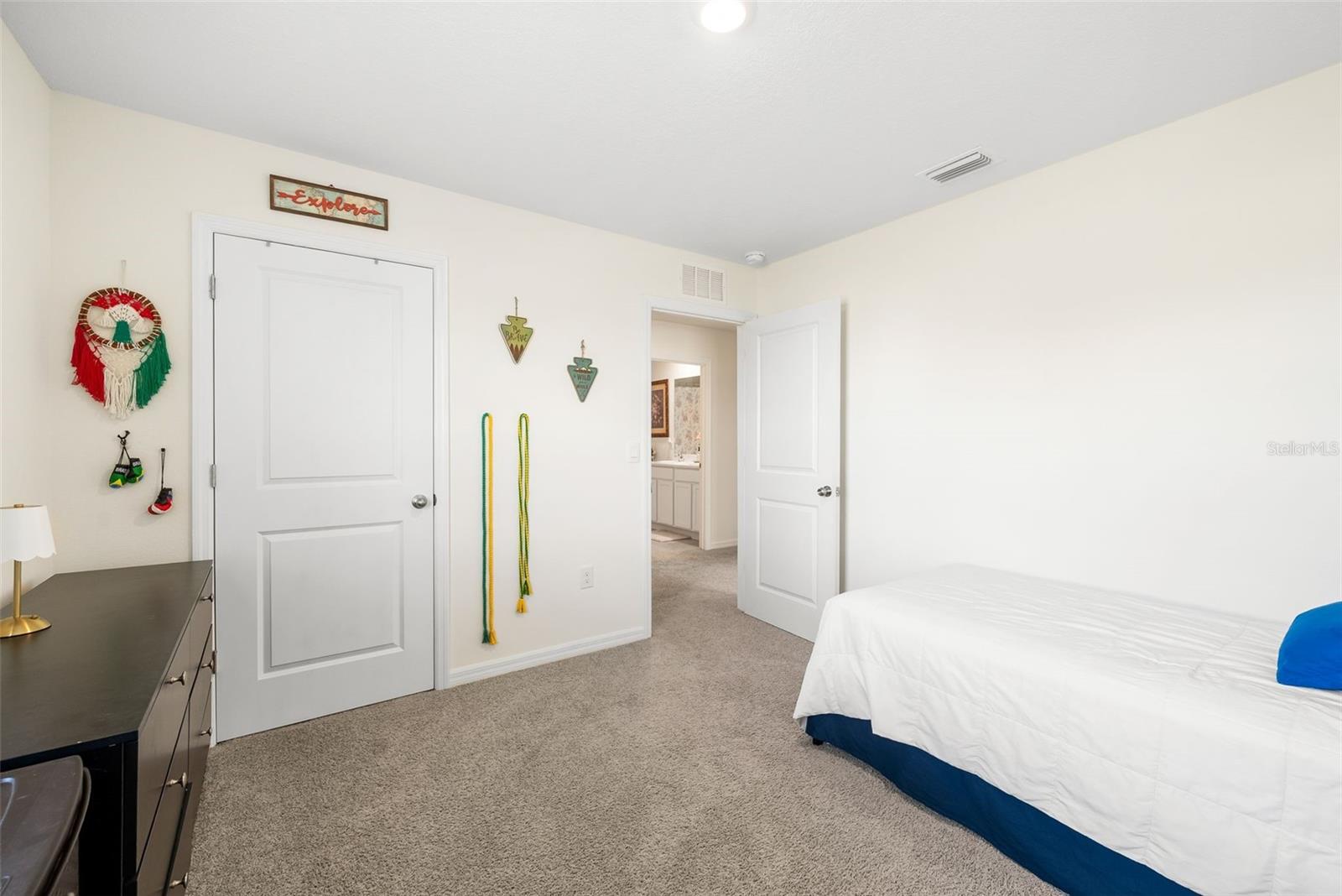 Image 19 of 32 For 24672 11th Place