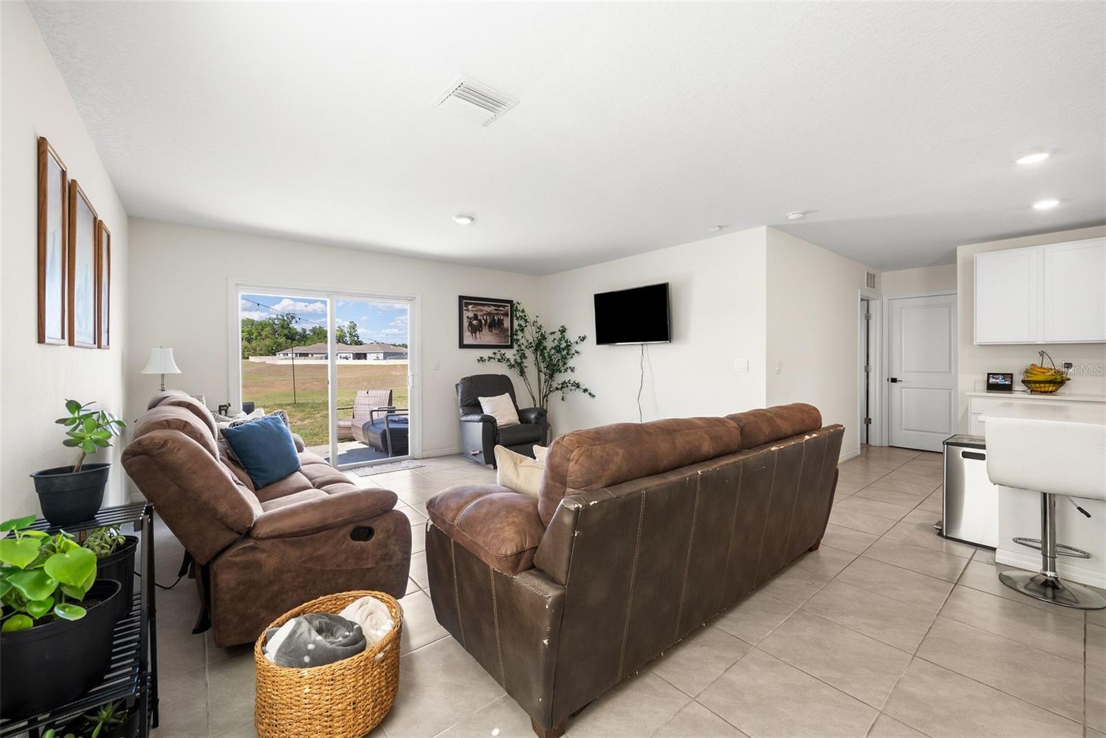 Image 2 of 32 For 24672 11th Place