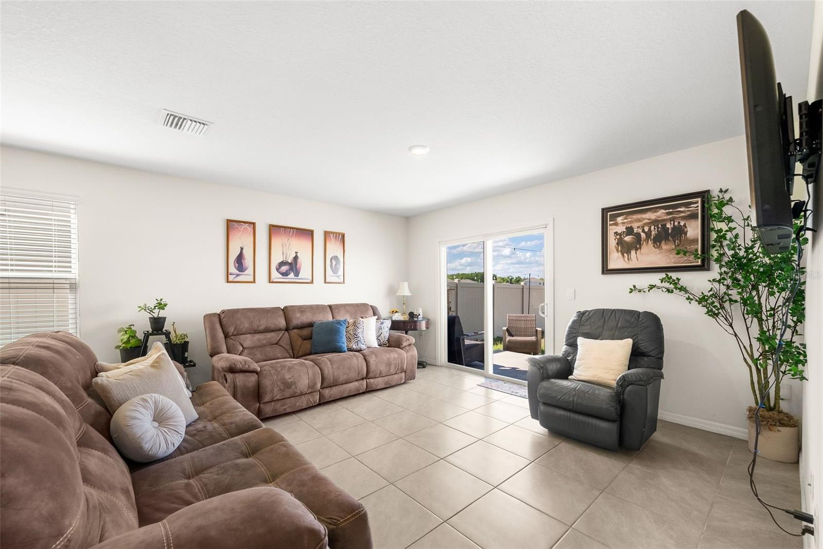 Image 4 of 32 For 24672 11th Place