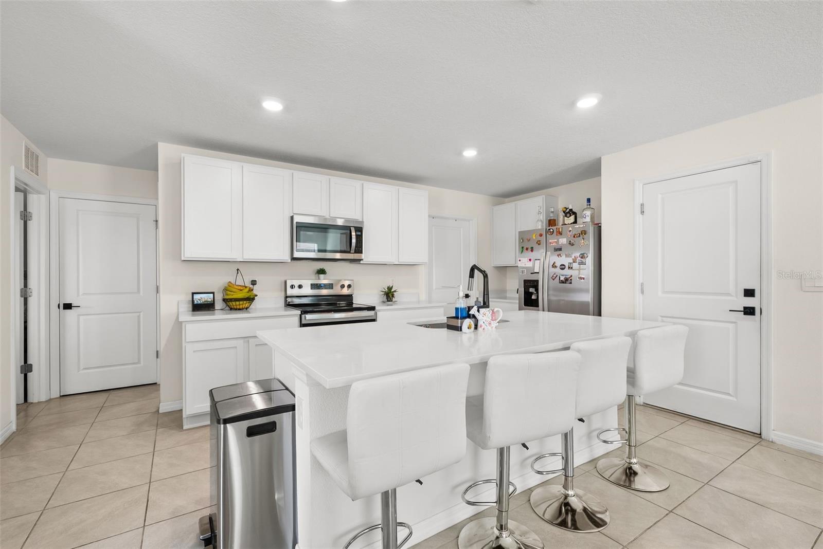 Image 7 of 32 For 24672 11th Place