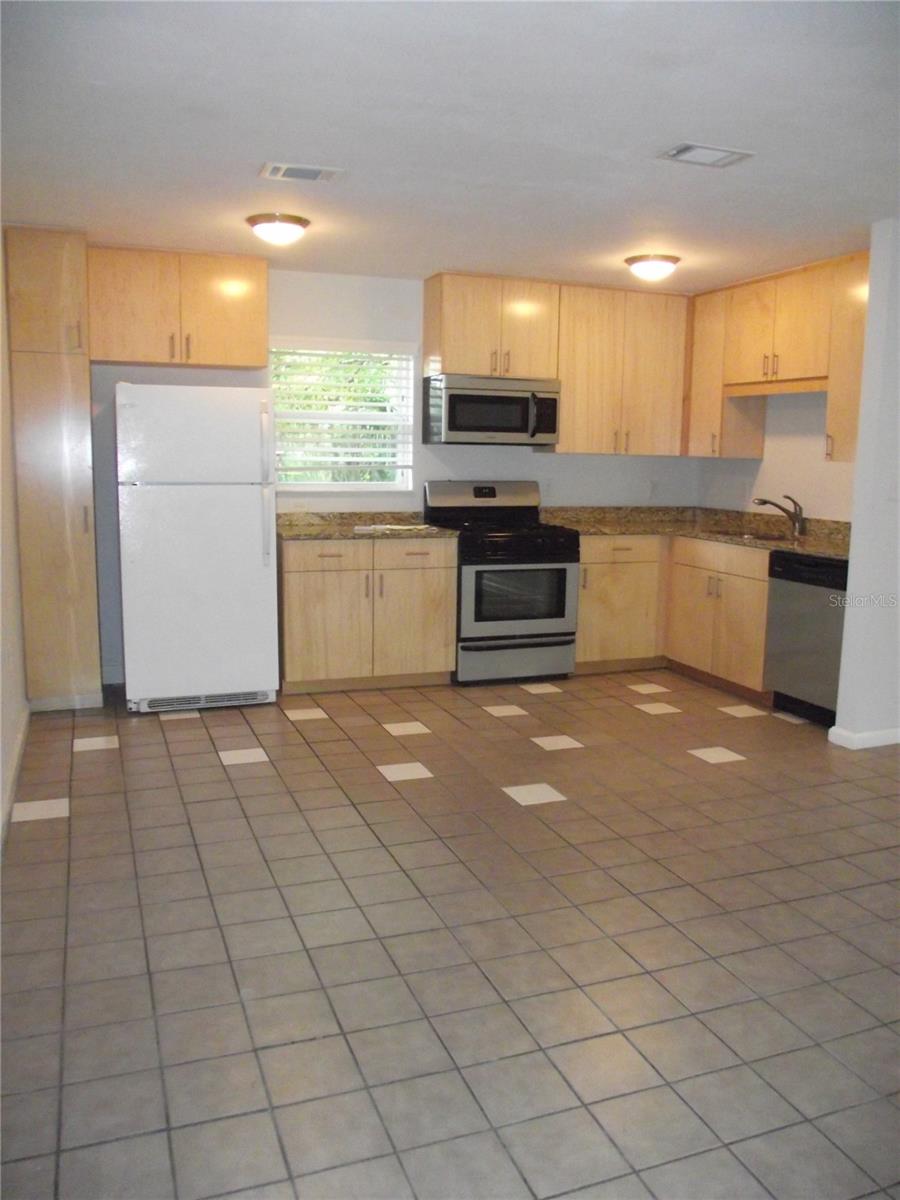 Image 5 of 17 For 413 35th Terrace