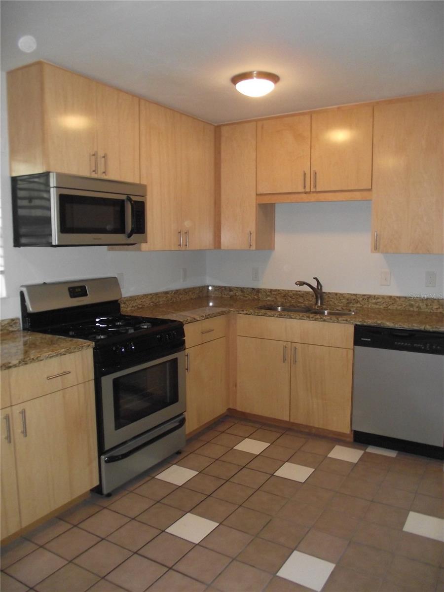 Image 6 of 17 For 413 35th Terrace