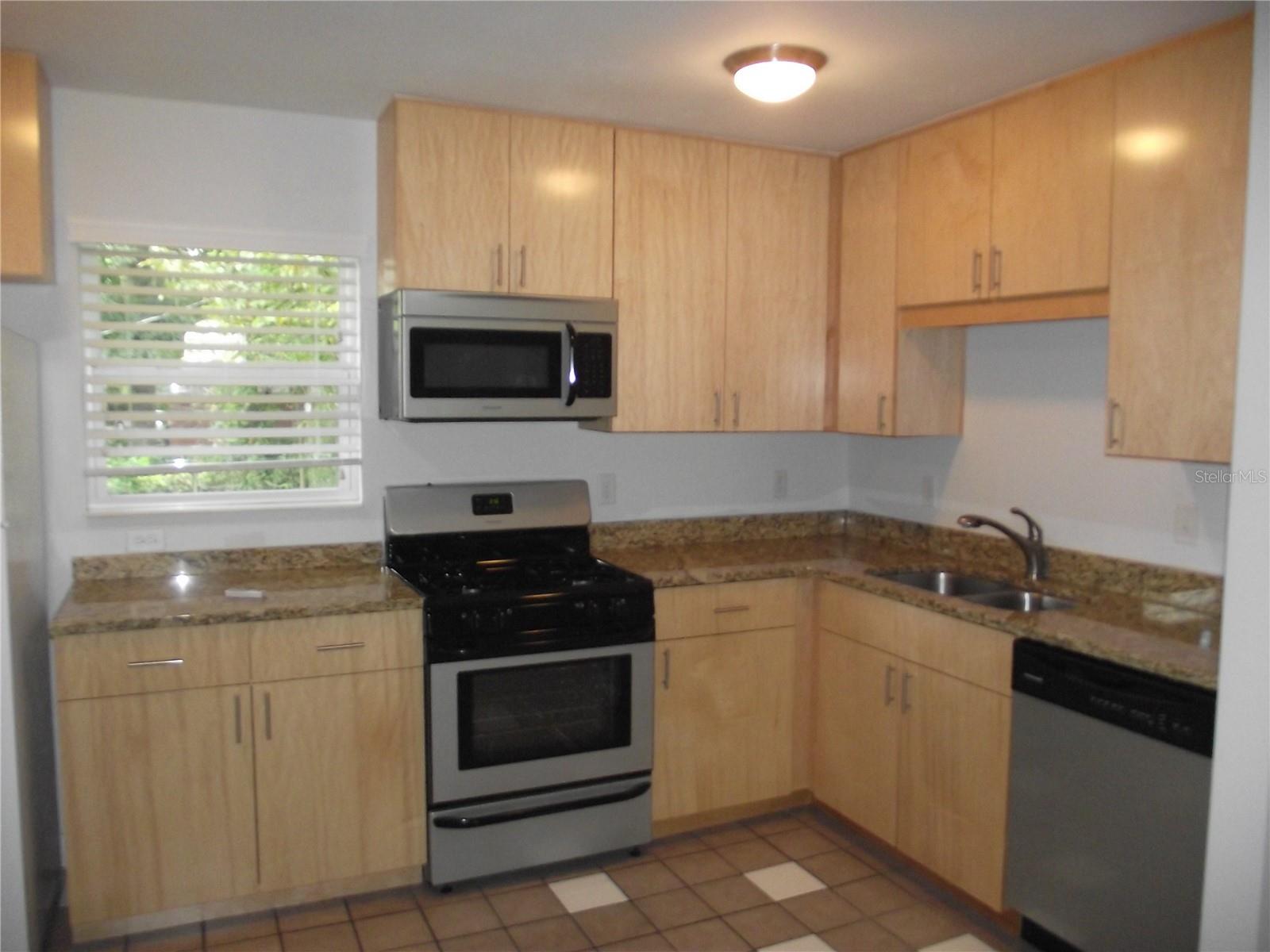 Image 7 of 17 For 413 35th Terrace