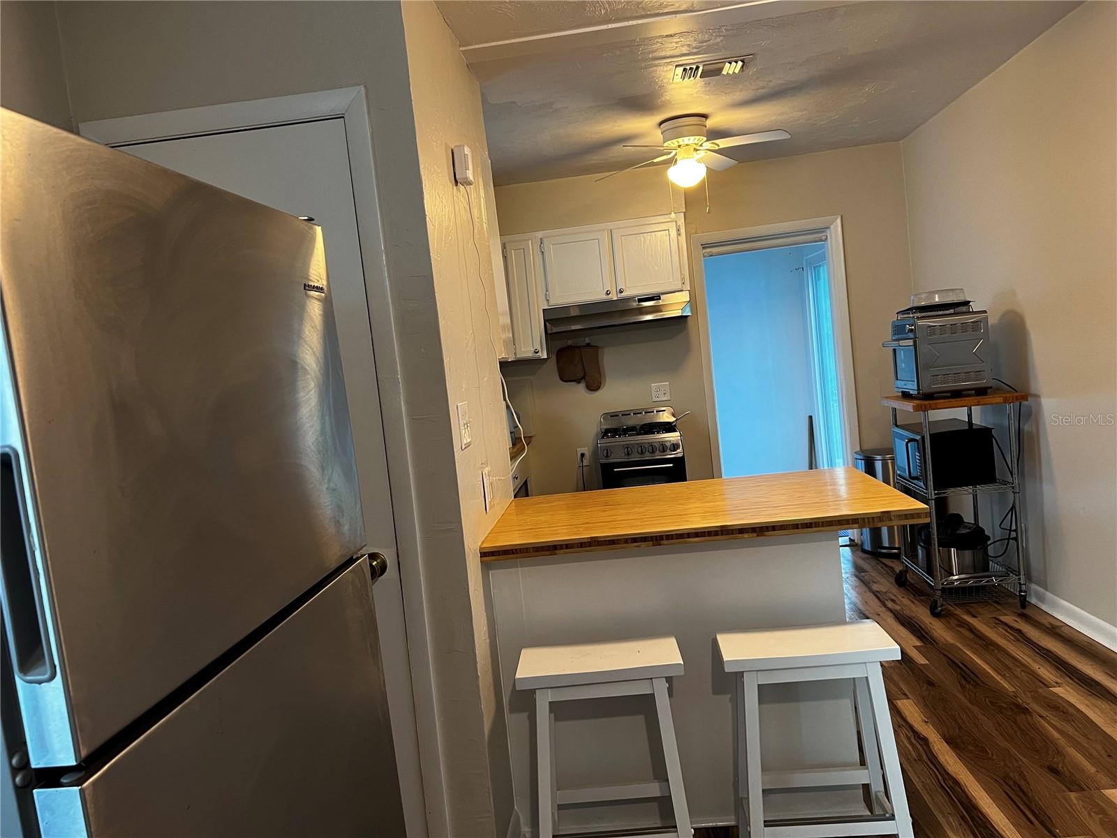 Image 2 of 8 For 408 18 Street