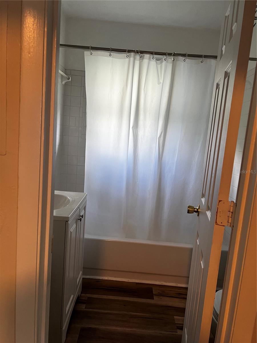 Image 3 of 8 For 408 18 Street